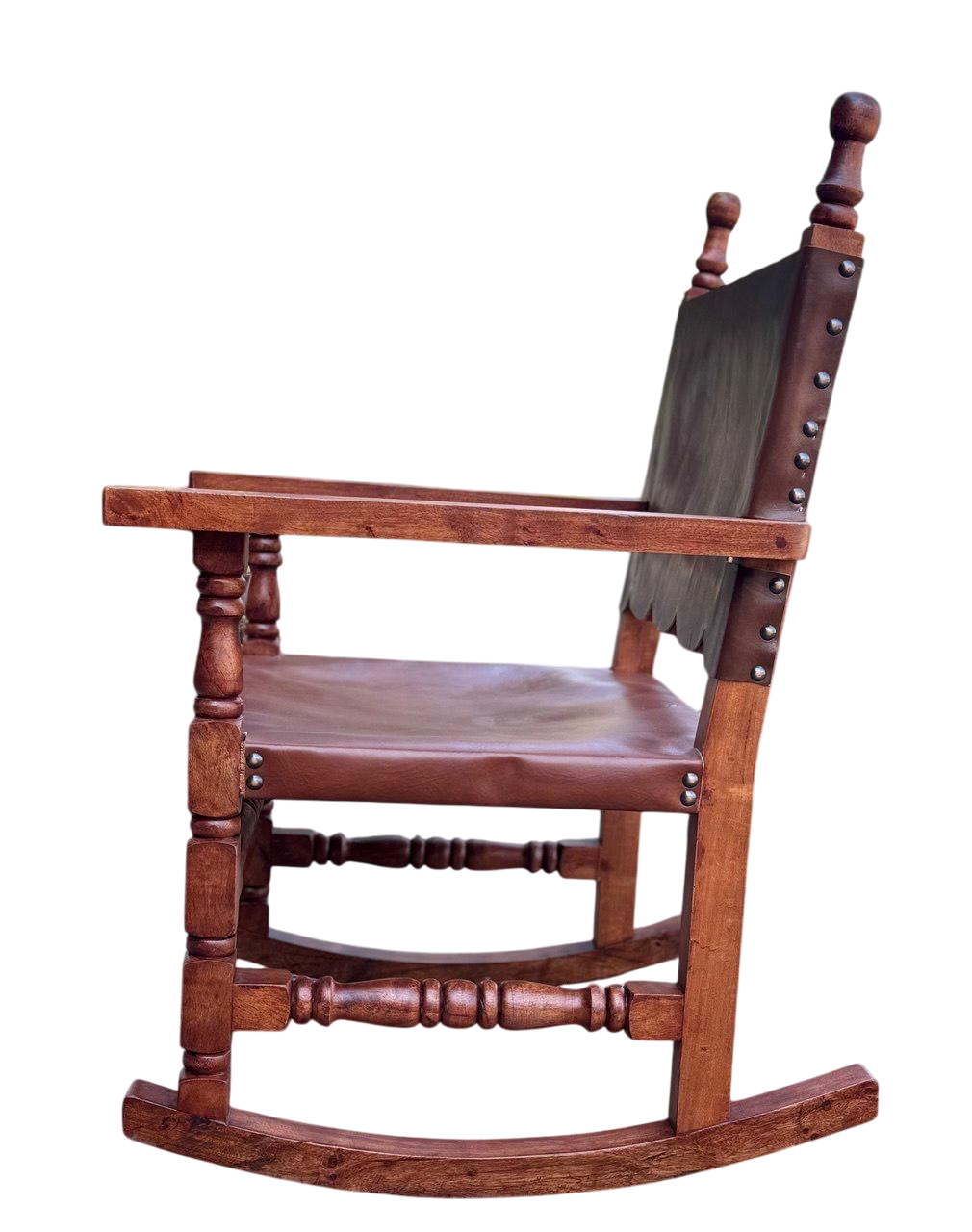 Silla Mecedora En Madera De Mezquite Y Piel Tallada A Mano Estilo Antiguo.