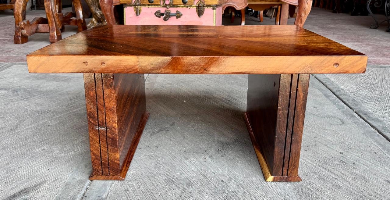 Mesa De Centro De Madera De Parota Estilo Artesanal