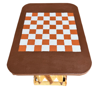Bella Mesa Artesanal Con Tablero De Ajedrez Estilo Antiguo.