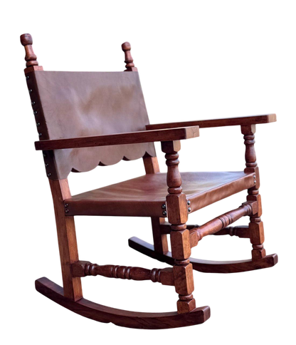 Silla Mecedora En Madera De Mezquite Y Piel Tallada A Mano Estilo Antiguo.
