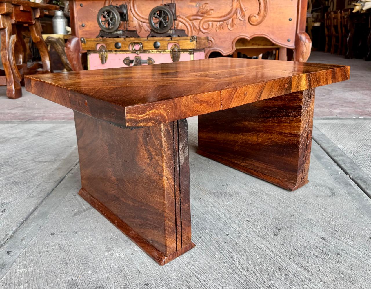 Mesa De Centro De Madera De Parota Estilo Artesanal