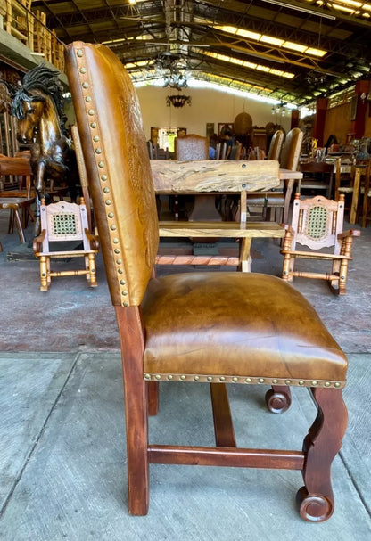 Silla Artesanal De Parota Y Piel Cincelada Estilo Antiguo