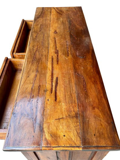 Cajonera de Madera de mezquite con las tallas en el exterior antigua