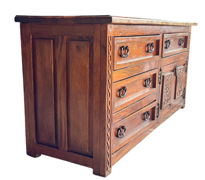 Cajonera de Madera de mezquite con las tallas en el exterior antigua