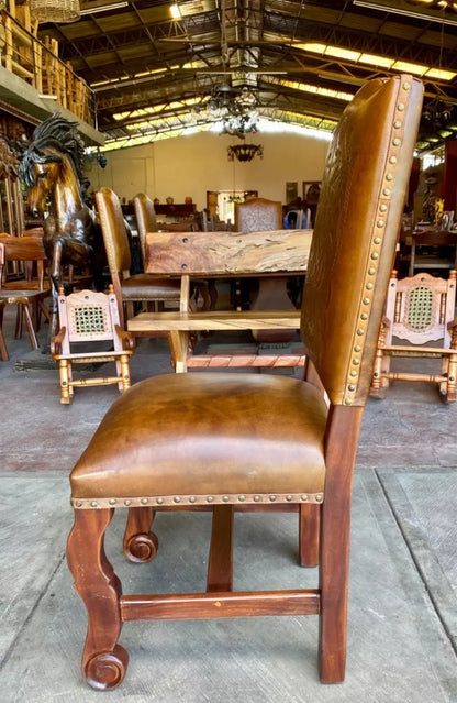 Silla Artesanal De Parota Y Piel Cincelada Estilo Antiguo