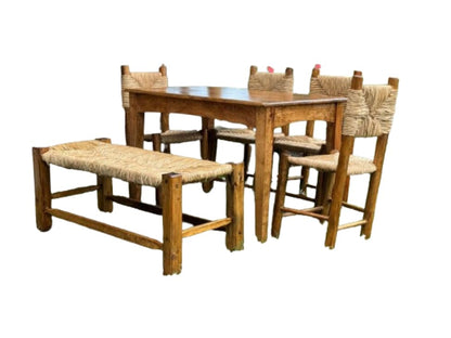 Juego de comedor de 4 sillas rústico con banco rectangular de madera de encino ideal para todo tipo de espacios.