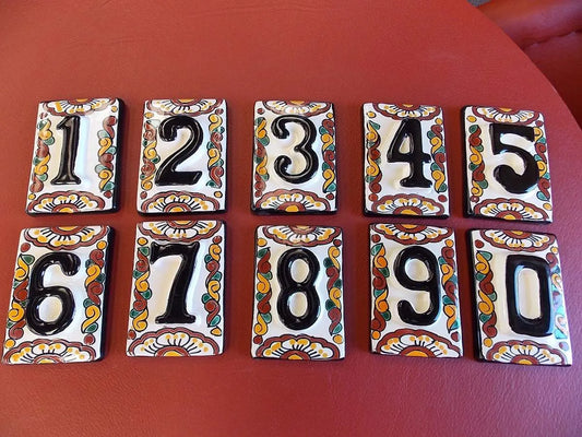 Hermosos Números De Talavera Fina Estilo Antiguo. 2 Piezas