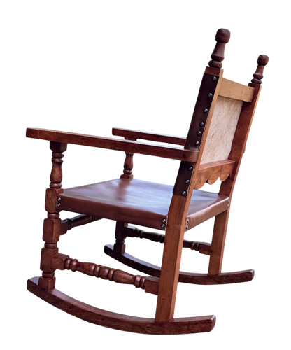 Silla Mecedora En Madera De Mezquite Y Piel Tallada A Mano Estilo Antiguo.