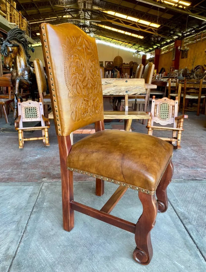 Silla Artesanal De Parota Y Piel Cincelada Estilo Antiguo