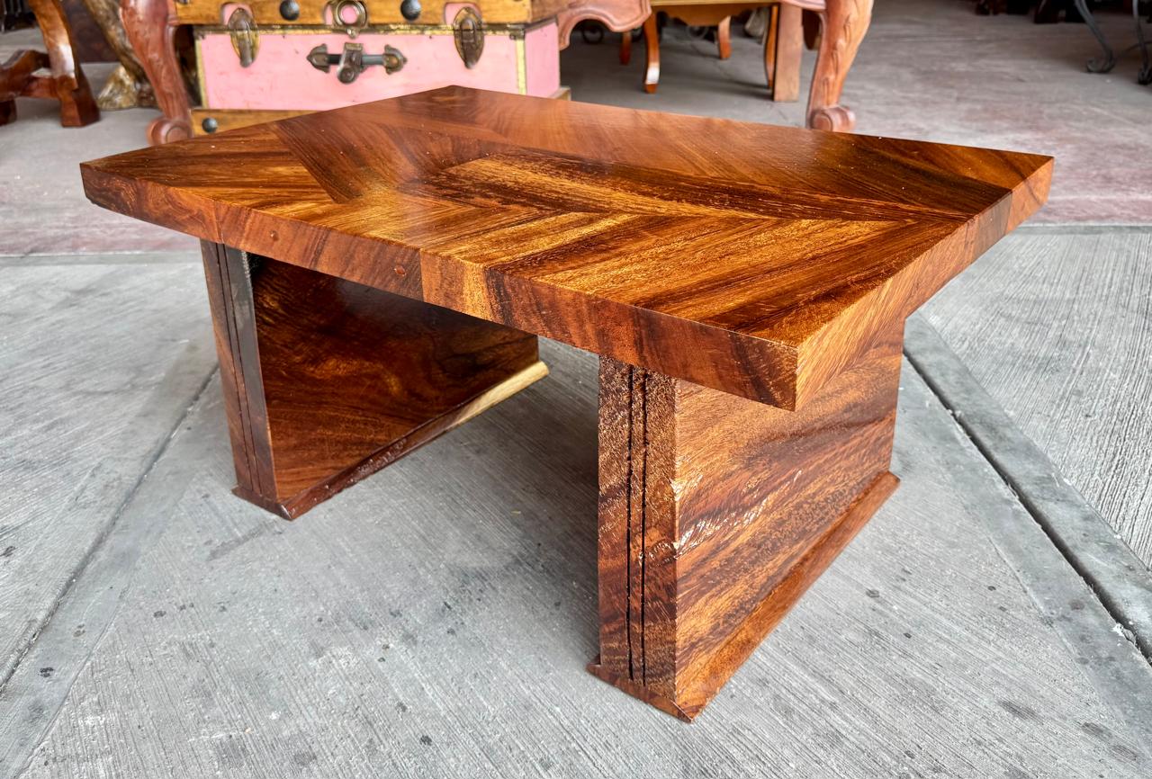 Mesa De Centro De Madera De Parota Estilo Artesanal