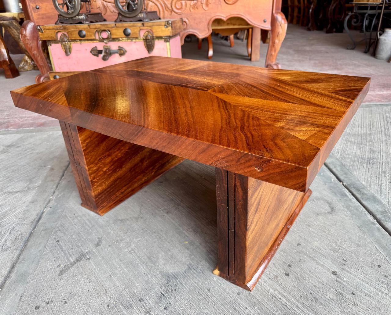 Mesa De Centro De Madera De Parota Estilo Artesanal